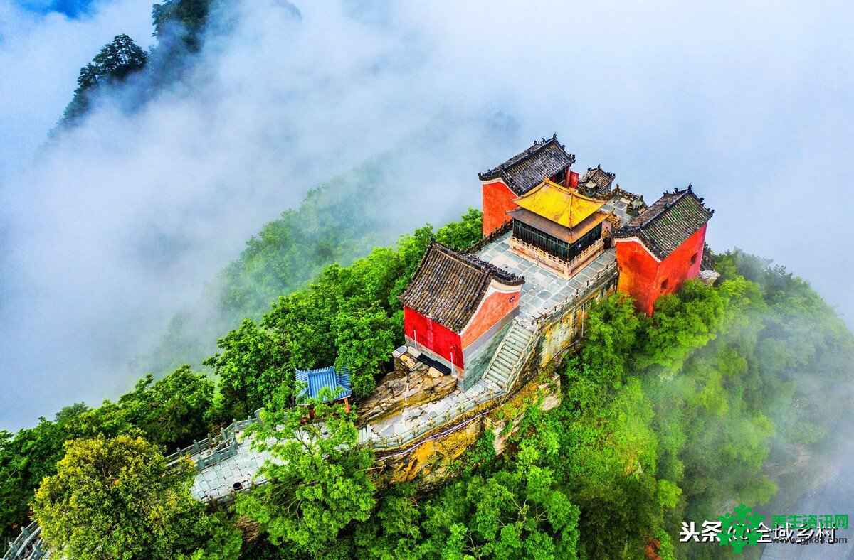 湖北旅游景点推荐：首推神农架，其次武当山，最后凭吊赤壁古战场